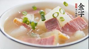 出鍋前撒上蔥花。