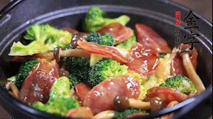 出鍋前加少許鹽、水淀粉即可。