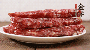 金字香腸切小段備用。