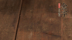 小玉米洗凈，對切。