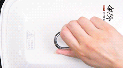 大火煮開后，再上鍋中火蒸20分鐘，出鍋后撒上蔥花。