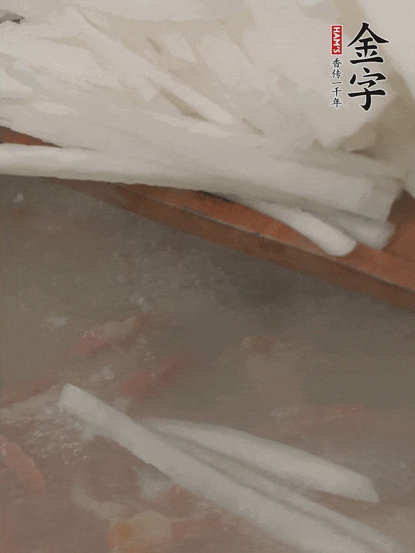 放蘿卜絲，燉5分鐘。