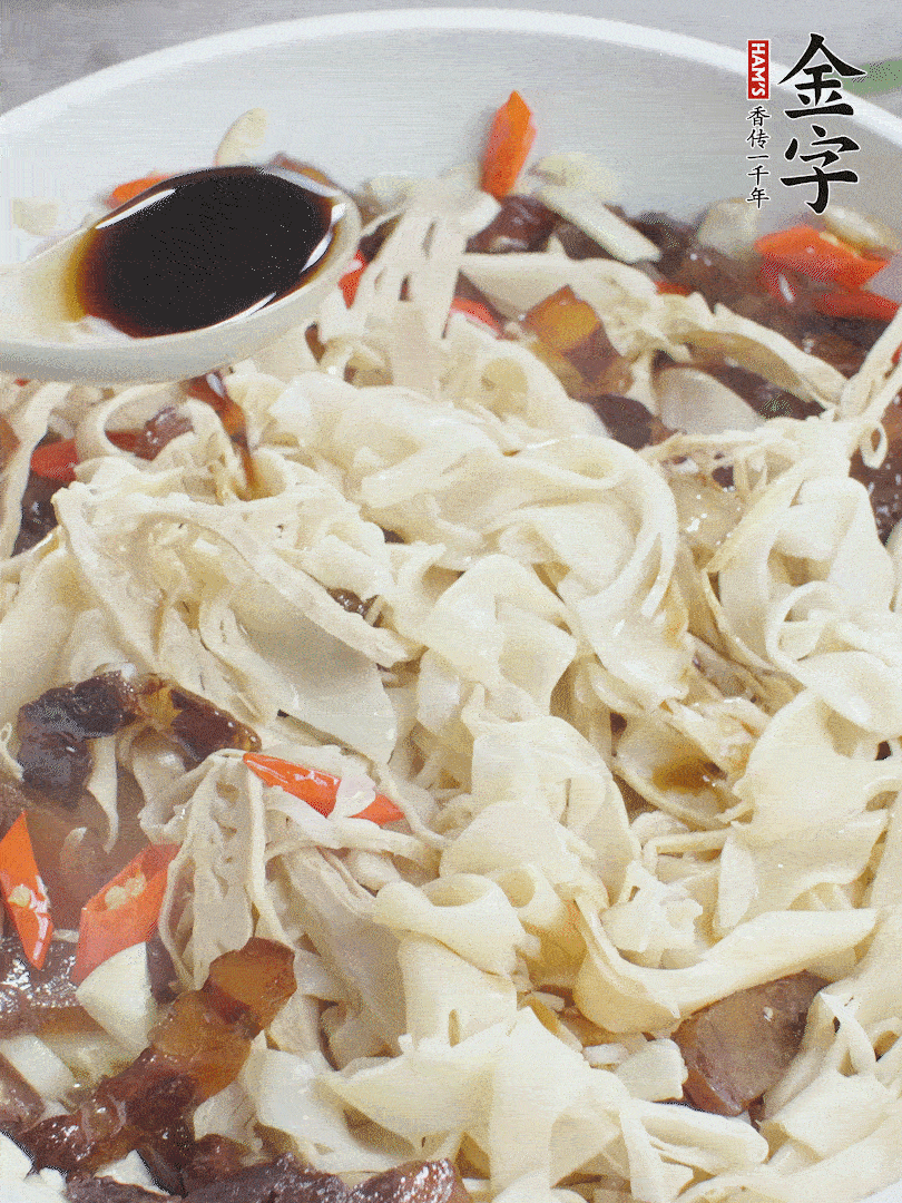 下糯米筍，淋一點(diǎn)生抽、蠔油調(diào)味。