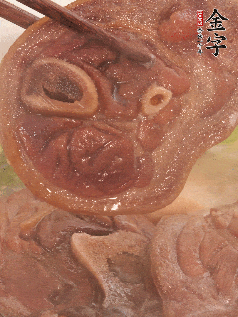 大火燒開后，調(diào)成小火燜煮30分鐘，煮至蓮藕軟糯。