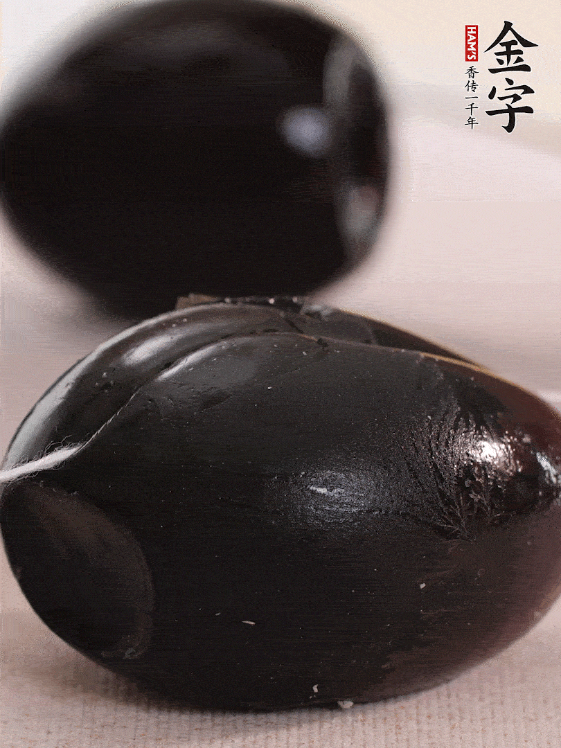 娃娃菜金針菇去跟洗凈，皮蛋改刀。