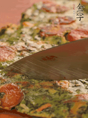 小火煎3分鐘后翻面，蓋蓋兒燜2分鐘。