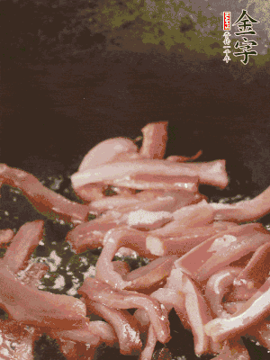 再放豌豆苗翻炒均勻。