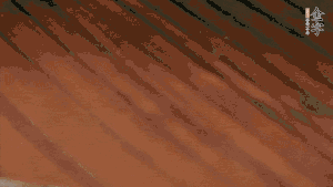 待水沸騰，煮到湯圓浮起，碗中加點(diǎn)豬油、生抽、蔥花就可以了。