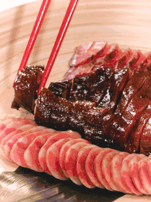 香腸、醬肉適合切片、醬鴨適合切塊。