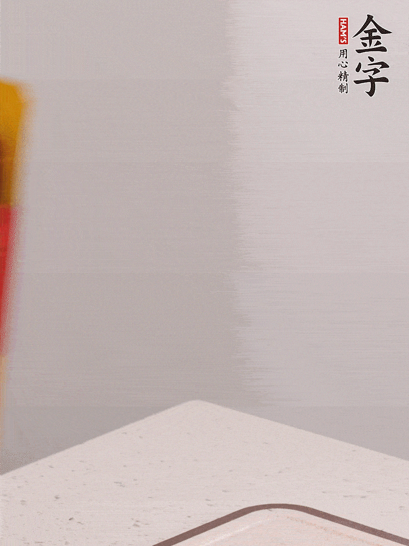 金字火腿切片，溫水浸泡5分鐘，將牛腩放鍋中，倒入比食材多2倍的清水，加姜焯水