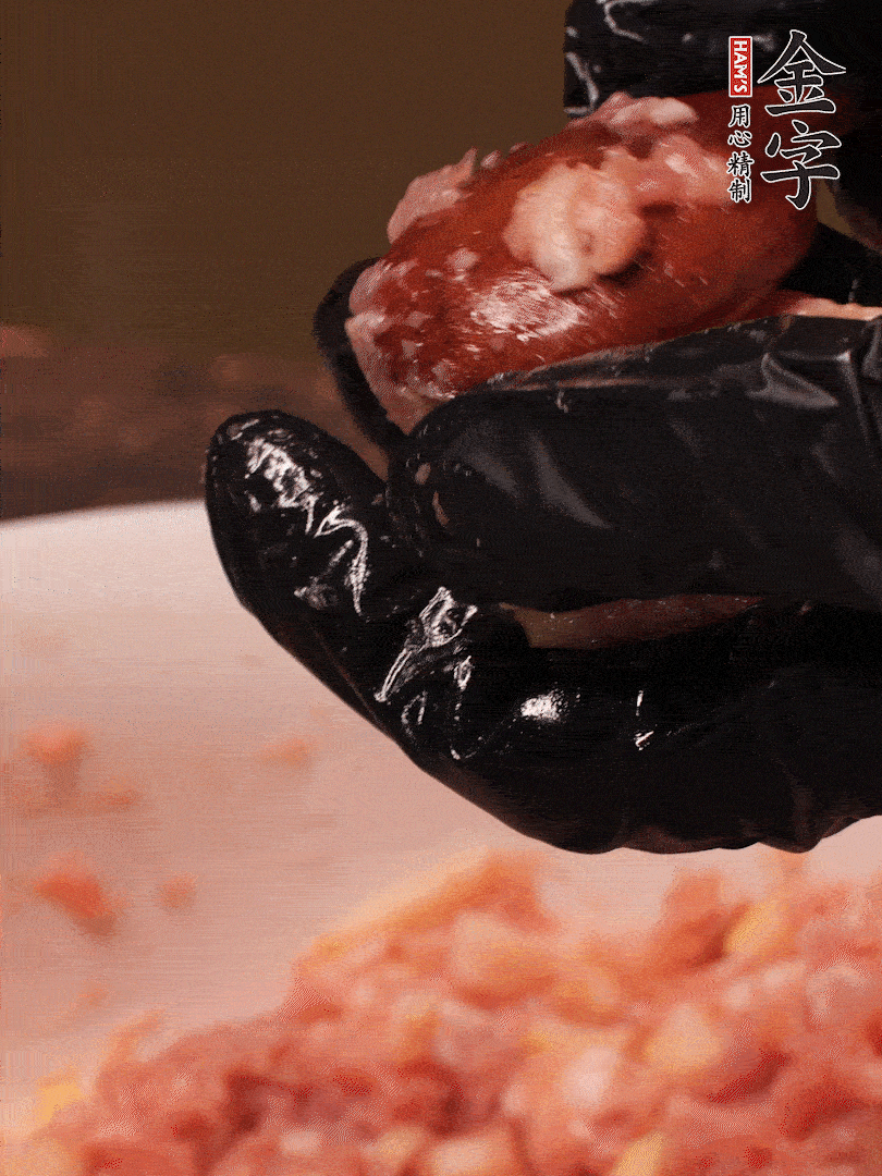 攪拌上勁，15g食用油，再攪拌一下，分成30g小圓球，冰凍1小時