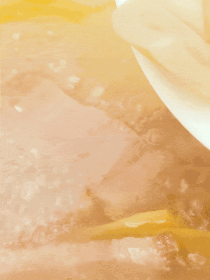 金字咸肉、火腿、春筍 通通放入鍋中小煮30分鐘