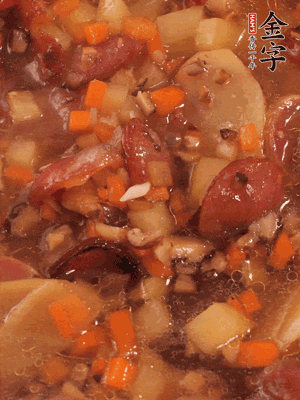 加大半碗水，沒(méi)過(guò)大部分食材