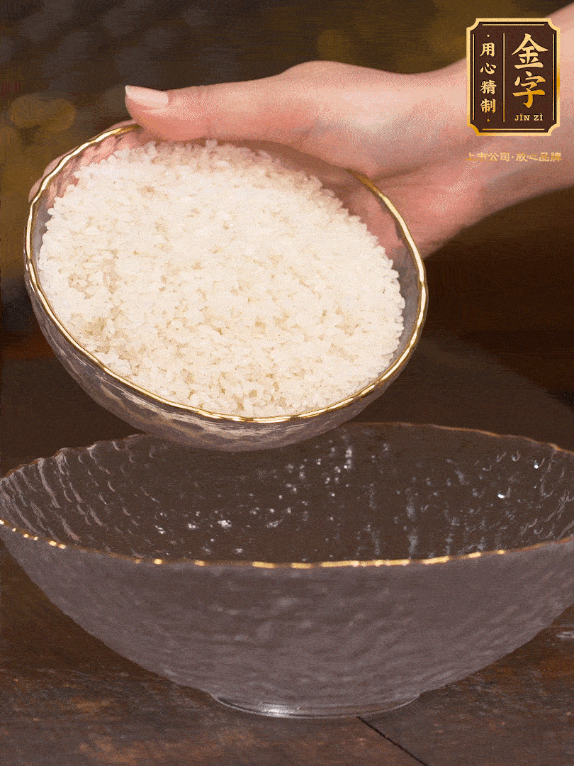 大米洗凈，浸泡1小時(shí)