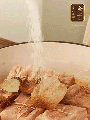 加水沒過，大火煮開轉小火慢燉2小時，煮到收汁