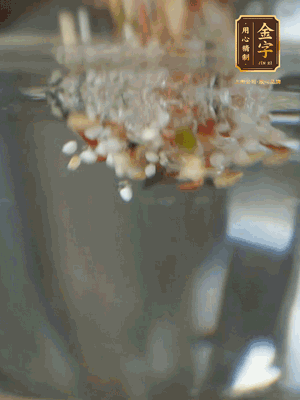 雜糧提前浸泡6小時(shí)，洗凈后下砂鍋