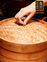 麻辣香腸蒸10分鐘，切成片，蒜苗切斜段，姜蒜干辣椒小米椒切碎