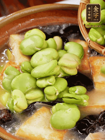 最后可以放豆瓣、木耳煮熟，依照個人口味加點鹽調(diào)味