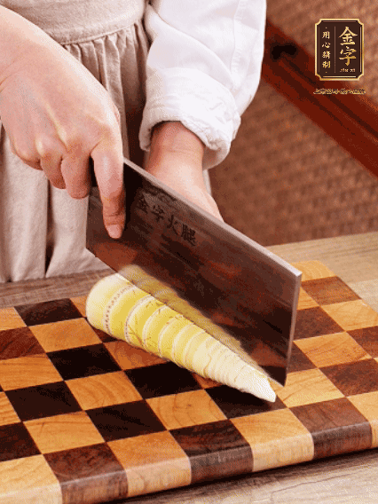 春筍切片，焯水1分鐘