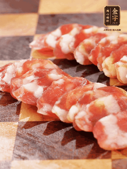 金字香腸切片，蘆筍去皮切丁