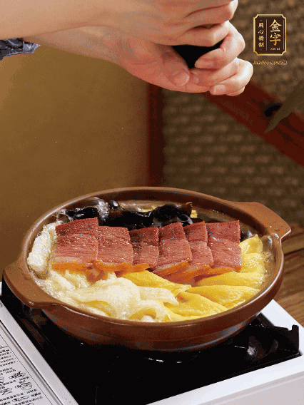 加水沒(méi)過(guò)食材，煮15-20分鐘