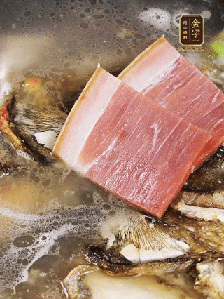 大火燒開，大火煮10~15分鐘。放入切好的豆腐，再煮5分鐘大火燒開，大火煮10~15分鐘。放入切好的豆腐，再煮5分鐘