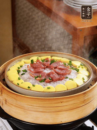 最后蔥花點(diǎn)綴。